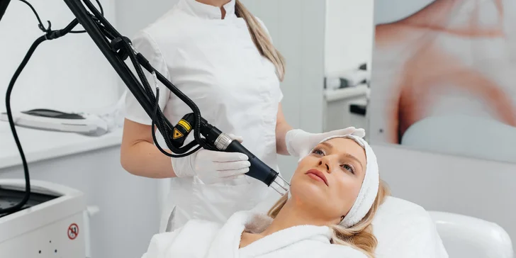 Hĺbkový frakčný peeling pleti plazmovým generátorom