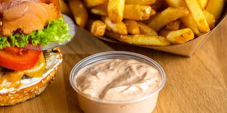 Fantastické Regal Burger Combo s hranolčekmi a nápojom – 8 druhov!