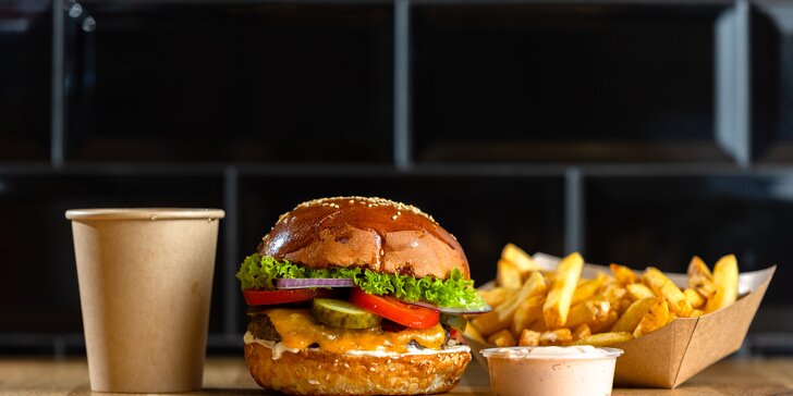 Fantastické Regal Burger Combo s hranolčekmi a nápojom – 3 druhy!