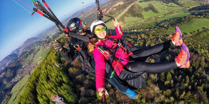 Tandemový paragliding s kvalitným videom a fotografiami v SR, ČR alebo v Alpách