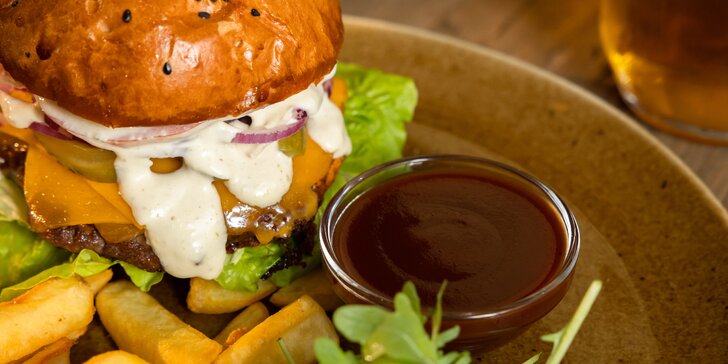 Mäsové dobroty v Kantine Hagarka: burger, rebrá, koleno alebo kačacie stehno