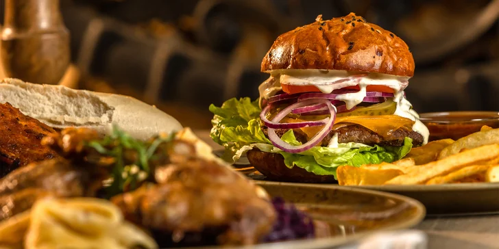 Mäsové dobroty v Kantine Hagarka: burger, rebrá, koleno alebo kačacie stehno