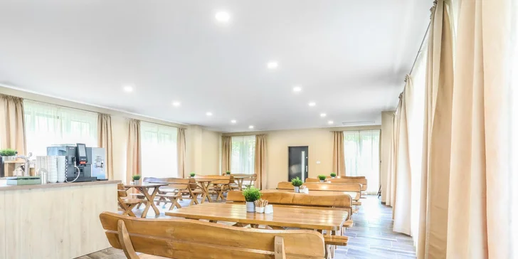 Moderný hotel s výhľadom na Sliezske Beskydy: strava a neobmedzený vstup do wellness