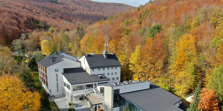 Moderný hotel s výhľadom na Sliezske Beskydy: polpenzia a neobmedzený vstup do wellness