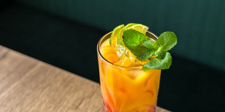 Hovädzí burger alebo tatarák s pivom či miešaným drinkom
