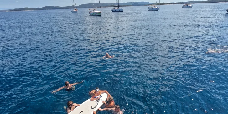 Aktívna dovolenka na FIT YACHTe spojená so zážitkovou plavbou v severnej Dalmácii a ranné cvičenia s osobným trénerom