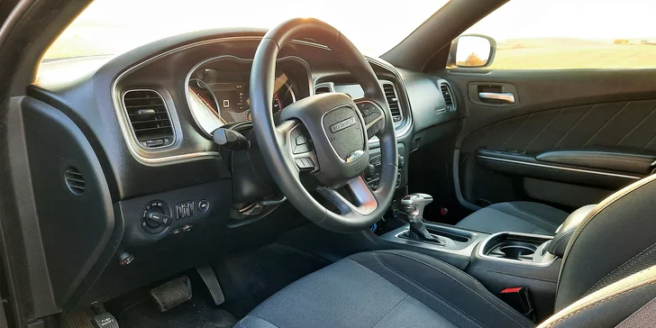 Jazda ako vodič či spolujazdec v DODGE CHARGER, pre deti možnosť auto naštartovať a odfotografovať sa