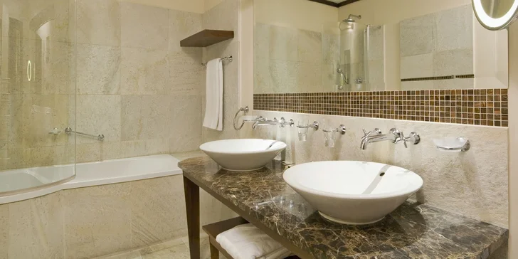 Relax v srdci Varšavy: moderný boutique hotel v bývalom paláci so saunou a bazénom