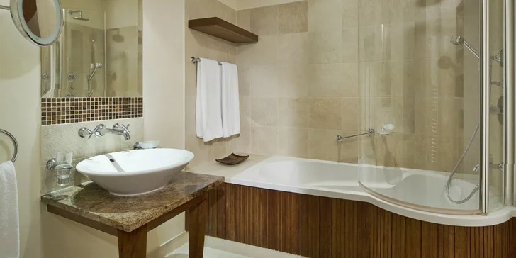 Relax v srdci Varšavy: moderný boutique hotel v bývalom paláci so saunou a bazénom