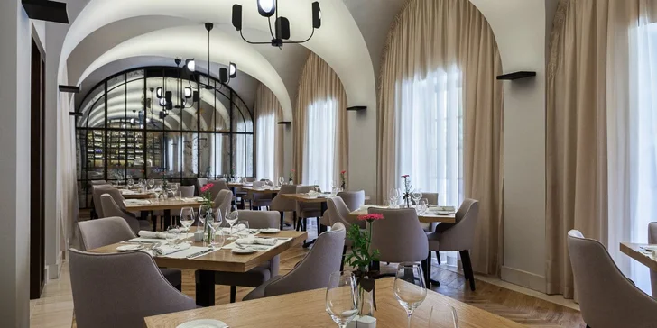 Relax v srdci Varšavy: moderný boutique hotel v bývalom paláci so saunou a bazénom
