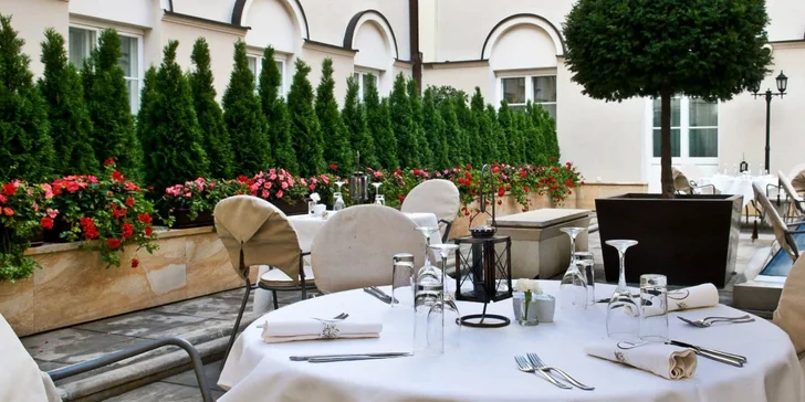 Relax v srdci Varšavy: moderný boutique hotel v bývalom paláci so saunou a bazénom
