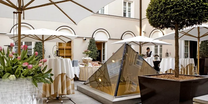 Relax v srdci Varšavy: moderný boutique hotel v bývalom paláci so saunou a bazénom