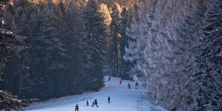 Výhodné lyžovanie v Poľsku: celodenný alebo 4-dňový skipas či večerné lyžovanie v stredisku TYLICZ SKI