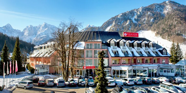 Dovolenka v Slovinsku: 4* hotel v Kranjskej Gore s raňajkami a vstupom do bazénov