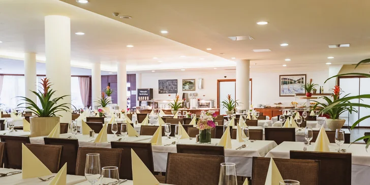 Dovolenka v Slovinsku: 4* hotel v Kranjskej Gore s raňajkami a vstupom do bazénov