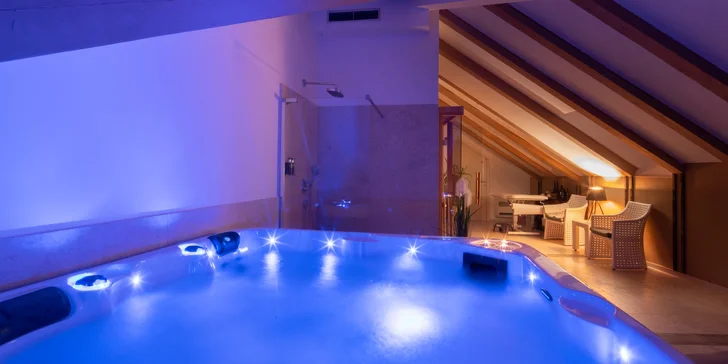 Dovolenka pre páry s ubytovaním v luxusnom hoteli v centre Šibeniku: raňajky a denne 2 hodiny vo wellness