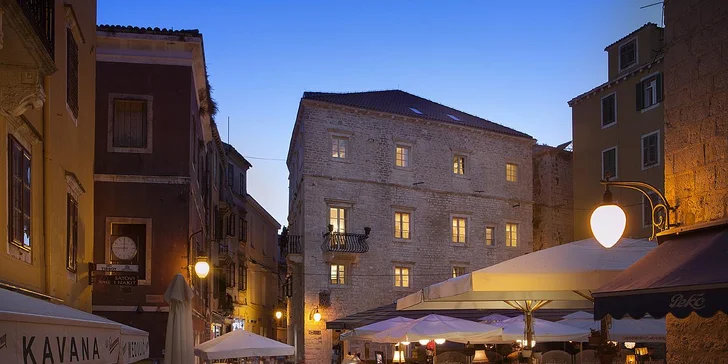 Dovolenka pre páry s ubytovaním v luxusnom hoteli v centre Šibeniku: raňajky a denne 2 hodiny vo wellness