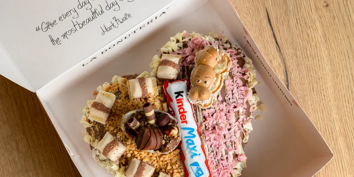 Sladké donuty, nápoj alebo donutová torta v La Donuteria