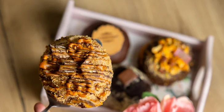 Sladké donuty, nápoj alebo donutová torta v La Donuteria