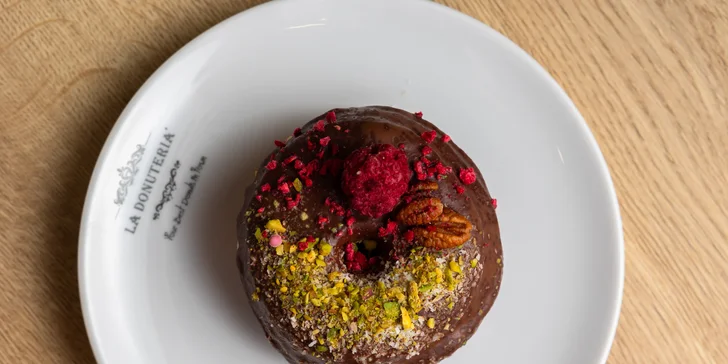 Sladké donuty, nápoj alebo donutová torta v La Donuteria