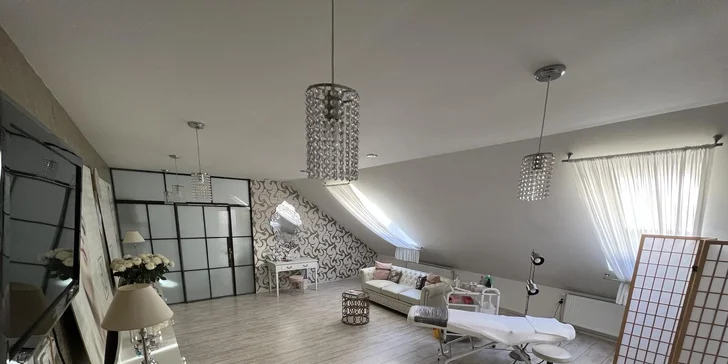 Silné a zdravé vlasy vďaka vlasovej mezoterapii v Atelier Beauty