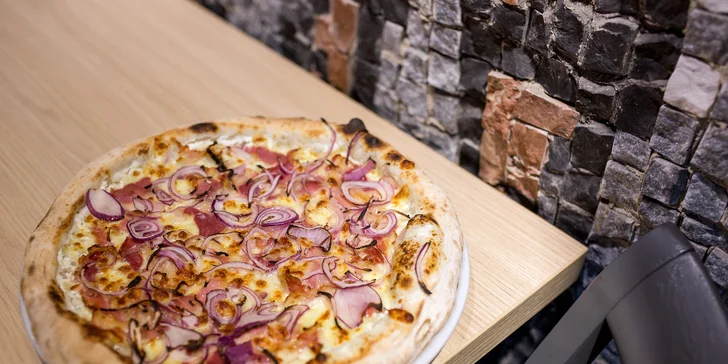 Zdravá pizza podľa vlastného výberu s čapovaným pivkom (mäsová i vegetariánska)