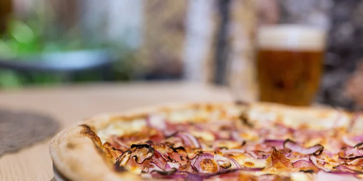 Zdravá pizza podľa vlastného výberu s čapovaným pivkom (mäsová i vegetariánska)