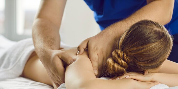 Štrukturálna masáž spojená s mäkkými technikami vykonávaná profesionálnym fyzioterapeutom