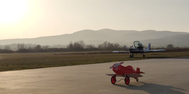 Let lietadlom Viper SD4 ponad Bratislavu s certifikátom a možnosťou pilotovania