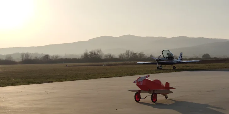 Let lietadlom Viper SD4 ponad Bratislavu či Košice s certifikátom a možnosťou pilotovania