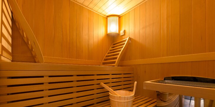 Dve hodinky nerušeného oddychu v novučičkom wellness: vírivka, infrasauna, fínska sauna aj sprchy