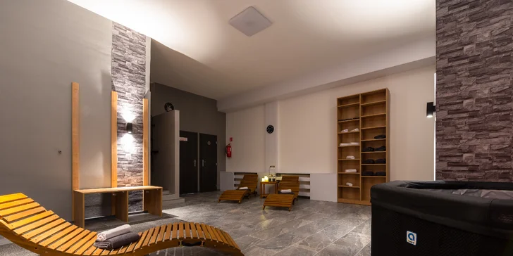 Dve hodinky nerušeného oddychu v novučičkom wellness: vírivka, infrasauna, fínska sauna aj sprchy
