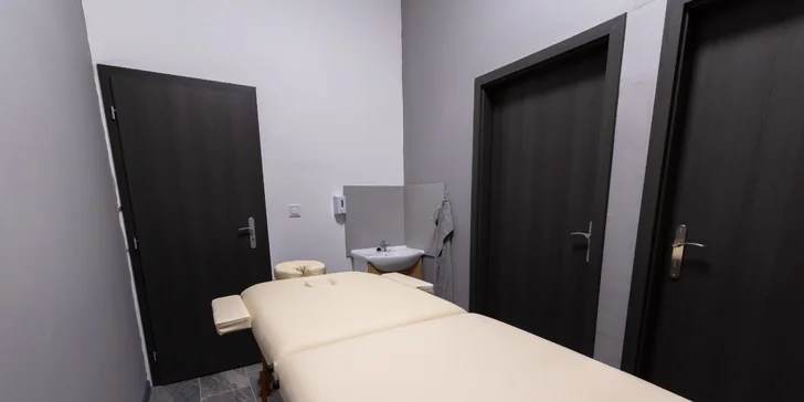 Dve hodinky nerušeného oddychu v novučičkom wellness: vírivka, infrasauna, fínska sauna aj sprchy