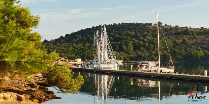 Aktívna dovolenka na FIT YACHTe spojená so zážitkovou plavbou v severnej Dalmácii a ranné cvičenia s osobným trénerom