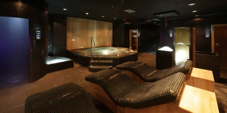 Vstup do hotelového wellness s masážou či gurmánskym 3-chodovým menu