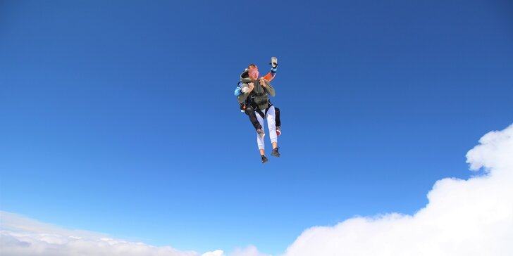 Tandemový zoskok z výšky 3000 m - aj s možnosťou Handy HD videozáznamu