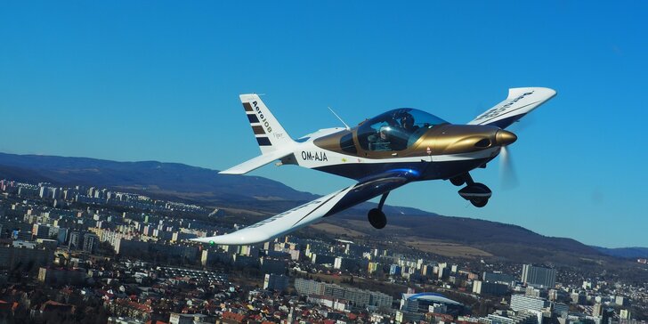Let lietadlom Viper SD4 ponad Bratislavu či Košice s certifikátom a možnosťou pilotovania