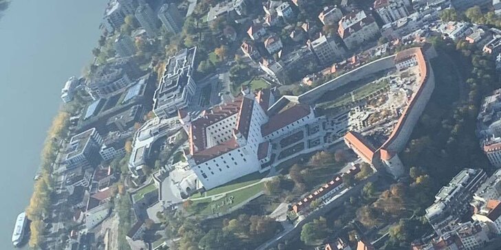 Let lietadlom Viper SD4 ponad Bratislavu či Košice s certifikátom a možnosťou pilotovania