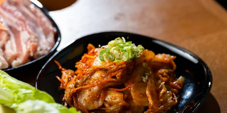 Hostina plná exotických chutí: Lahodný BBQ grill s dezertom alebo Thai Hot-pot pre 4 osoby v Gao restaurant