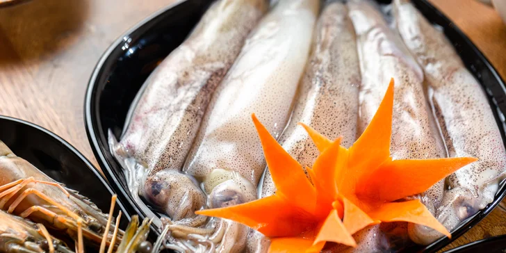 Hostina plná exotických chutí: Lahodný BBQ grill s dezertom alebo Thai Hot-pot pre 4 osoby v Gao restaurant