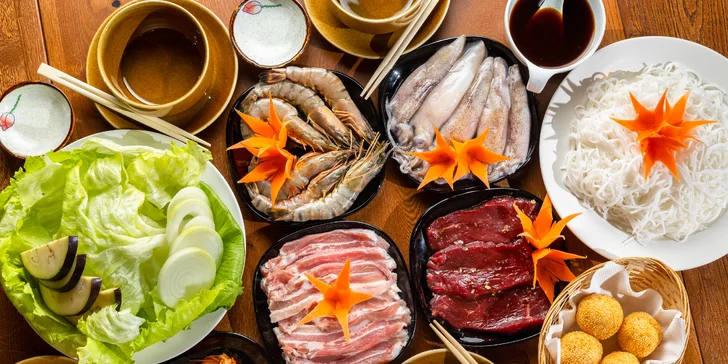 Hostina plná exotických chutí: Lahodný BBQ grill s dezertom alebo Thai Hot-pot pre 4 osoby v Gao restaurant