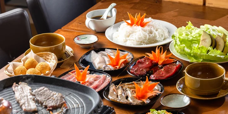 Hostina plná exotických chutí: Lahodný BBQ grill s dezertom alebo Thai Hot-pot pre 4 osoby v Gao restaurant