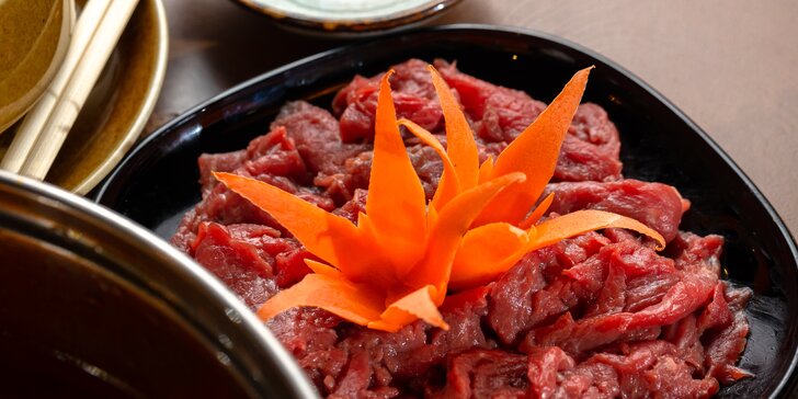 Hostina plná exotických chutí: Lahodný BBQ grill s dezertom alebo Thai Hot-pot pre 4 osoby v Gao restaurant