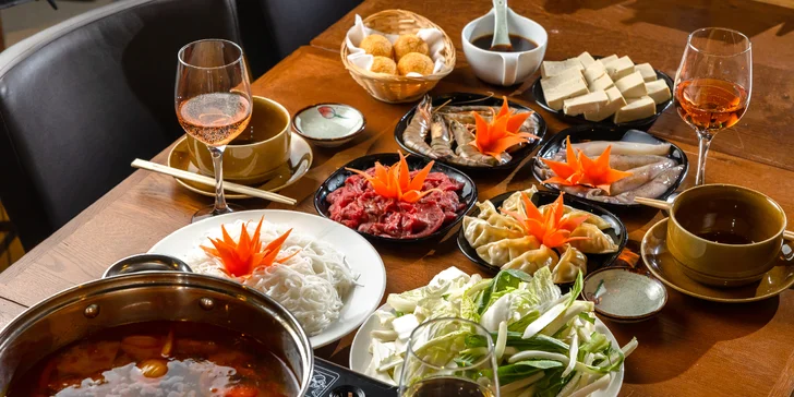 Hostina plná exotických chutí: Lahodný BBQ grill s dezertom alebo Thai Hot-pot pre 4 osoby v Gao restaurant