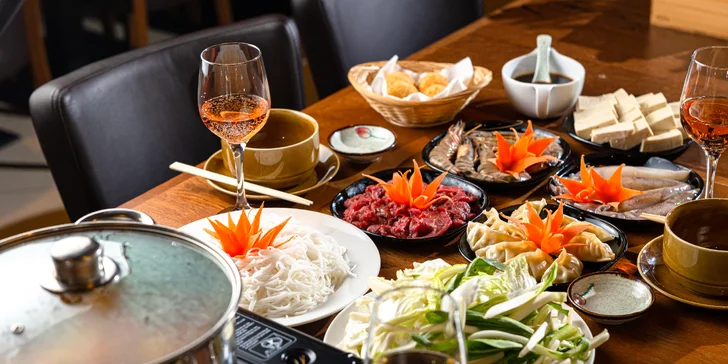 Hostina plná exotických chutí: Lahodný BBQ grill s dezertom alebo Thai Hot-pot pre 4 osoby v Gao restaurant