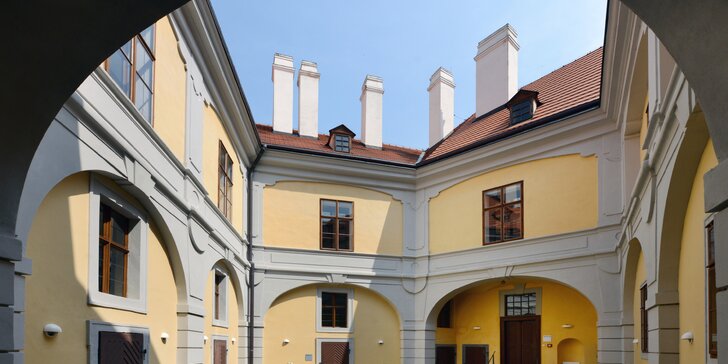 Zámocký hotel 15 km od Prahy: luxusné izby, raňajky aj večere a vstupenky na výstavy