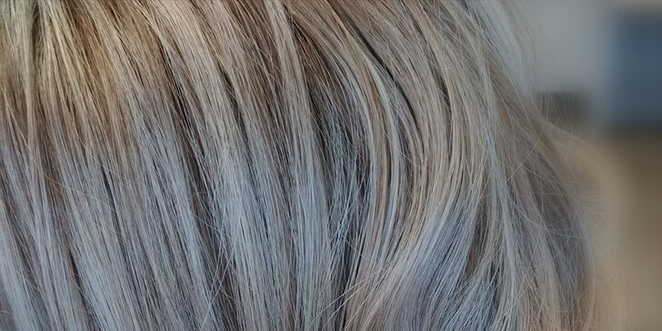 Regenerácia vlasov s podstrihnutím alebo farbenie s regeneračnou kúrou