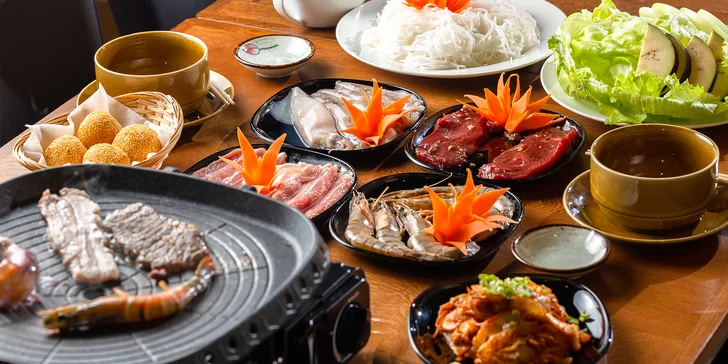 Hostina plná exotických chutí: Lahodný BBQ grill s dezertom alebo Thai Hot-pot pre 4 osoby v Gao restaurant