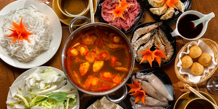 Hostina plná exotických chutí: Lahodný BBQ grill s dezertom alebo Thai Hot-pot pre 4 osoby v Gao restaurant