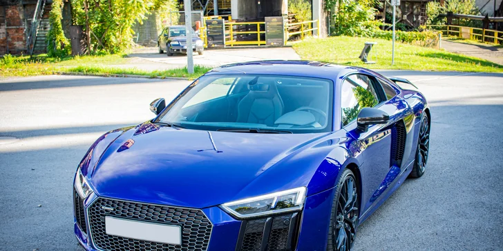Jazda v modernom AUDI R8 V10 PLUS: 15 min. ako spolujazdec alebo až 30 min. ako vodič